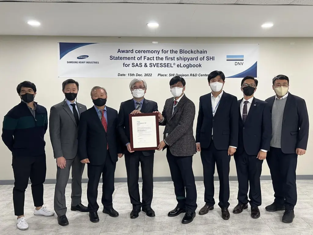 Seung Hyeon Yoo (DNV), Andreas Kristoffersen (DNV), Hwa Lyong Lee (DNV), Jang Sup Lee (DNV), Hyun Joe Kim (SHI), Kyung Won Bae (SHI), Hanwee Low (DNV), Jae Woo Kim (SHI) at the award of the certificate