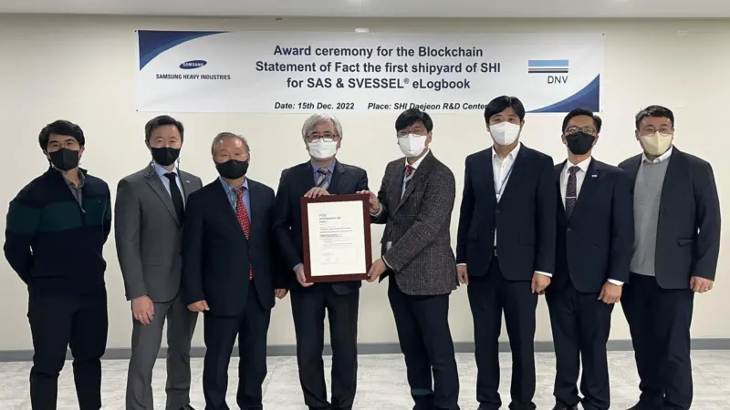 Seung Hyeon Yoo (DNV), Andreas Kristoffersen (DNV), Hwa Lyong Lee (DNV), Jang Sup Lee (DNV), Hyun Joe Kim (SHI), Kyung Won Bae (SHI), Hanwee Low (DNV), Jae Woo Kim (SHI) at the award of the certificate