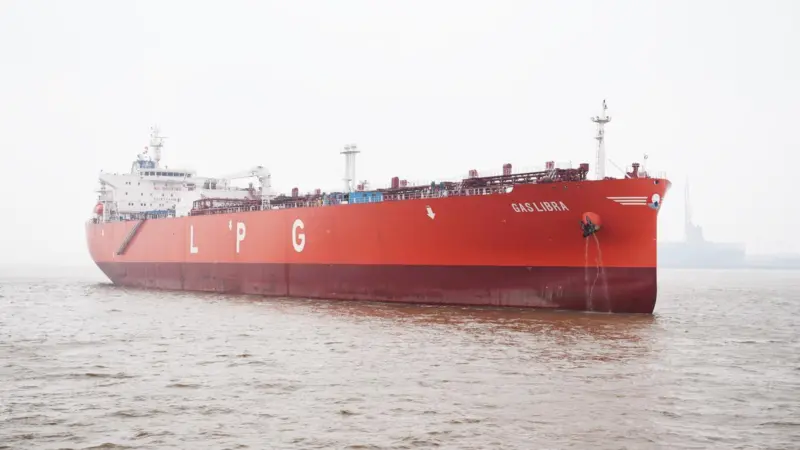 The MAN B&W 6G60ME-C main engines aboard Tianjin Southwest’s Gas Libra (pictured) and Gas Scorpio will be retrofitted to dual-fuel MAN B&W 6G60ME-LGIP units capable of running on LPG.