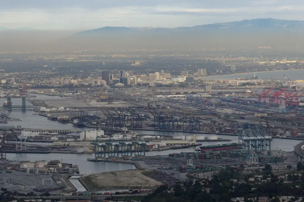 274455_1280pxlaportlongbeach1_931464_crop