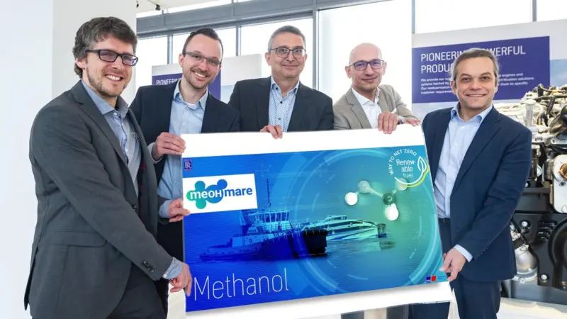Pictured from left to right: Philipp Bobsin (Project Management Jülich), Mathias Müller (Rolls-Royce Power Systems), Dr. Michael Willmann (Woodward L'Orange), Dr. Ing. Christian Reiser (WTZ) and Dr. Daniel Chatterjee (Rolls-Royce Power Systems).