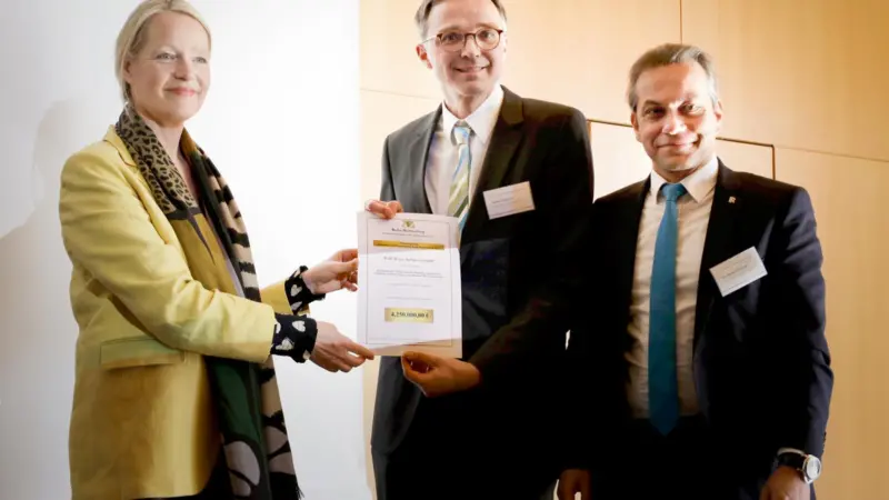 Übergabe_Förderbescheid_H2Infrastruktur_RollsRoyce