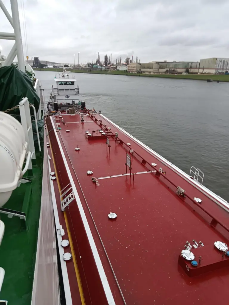 Barge-to-ship methanol bunkering at the Port of Houston