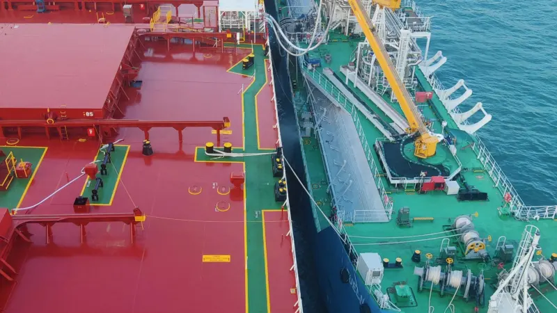1st-LNG-Bunkering-of-Ubuntu-Unity-in-Singapore