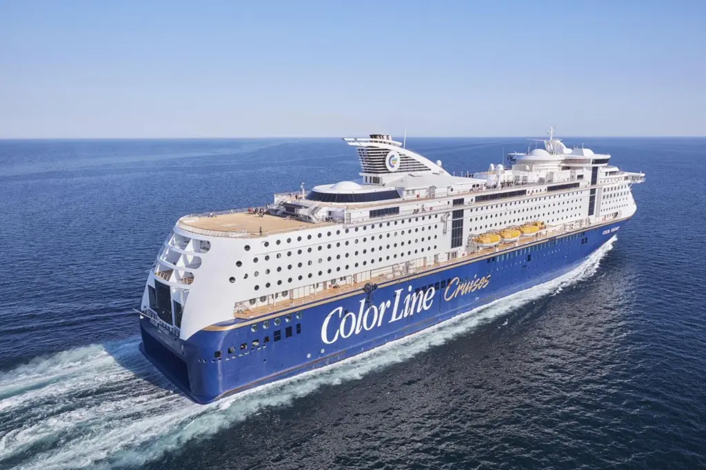 Picture of cruise ship, 'Color Fantasy'