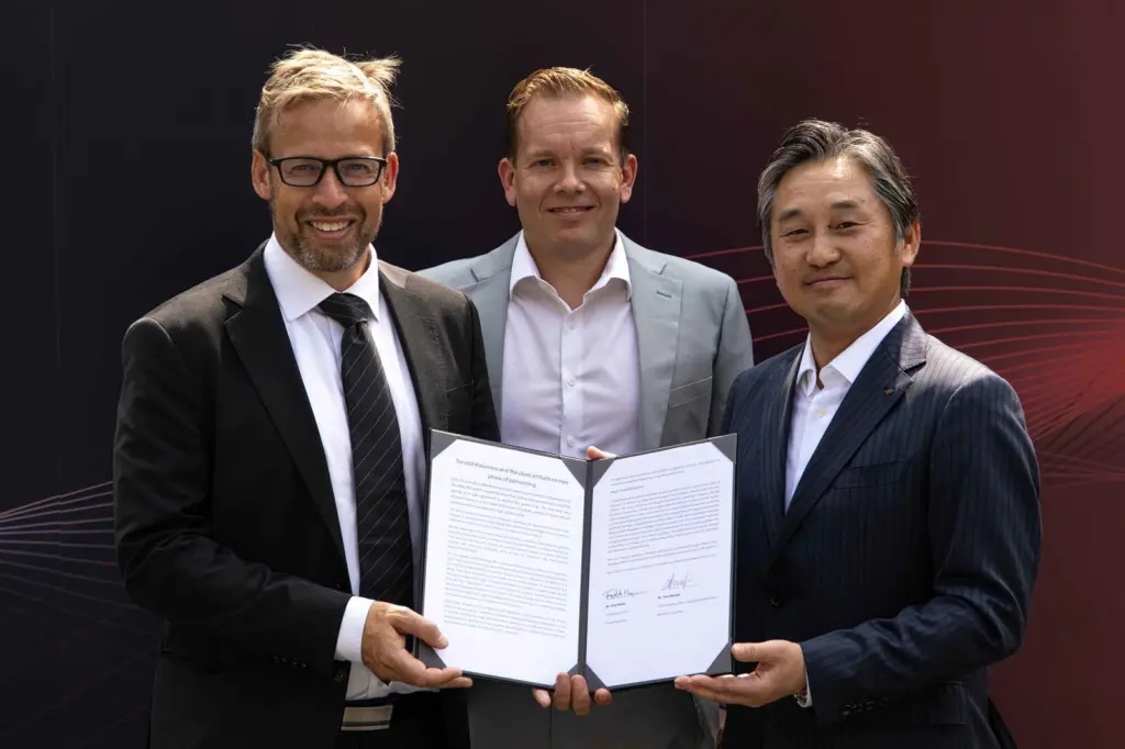 (l-r) Ernst Meyer, president and CEO of Klaveness; Michael Jørgensen, head of Klaveness Dry Bulk; Toru Okazaki, COO, Aerospace & Ship Division, Marubeni