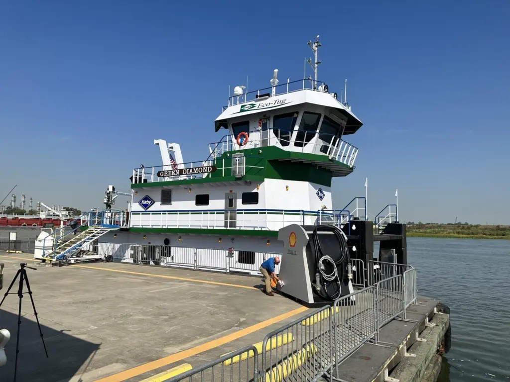 Kirby-Inland-Marine_MV-Green-Diamond_electric-inland-towboat-scaled