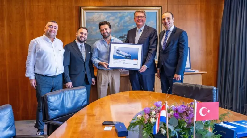 Damen and Feyz Group have inked a Combi Freighter deal