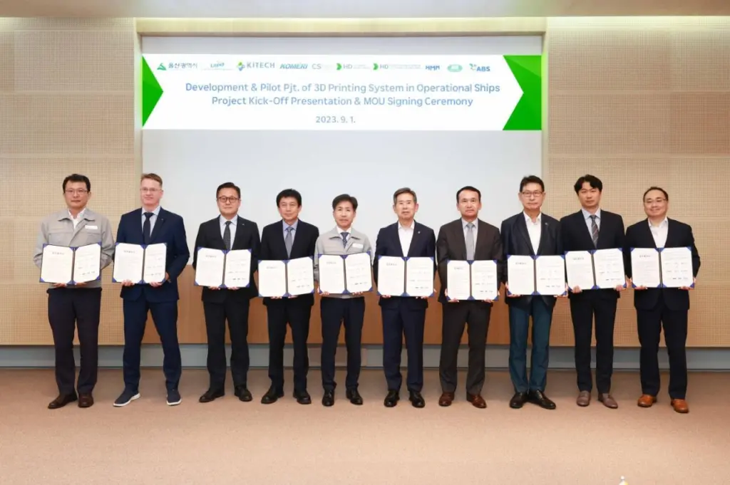 Darren Leskoski (second from left), ABS vice president, Regional Business Development, joins other project partners at the MOU signing in Busan, Korea