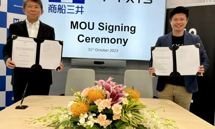Nobuo Shiotsu, MOL senior managing executive officer and Tommy Phun, Pyxis founder