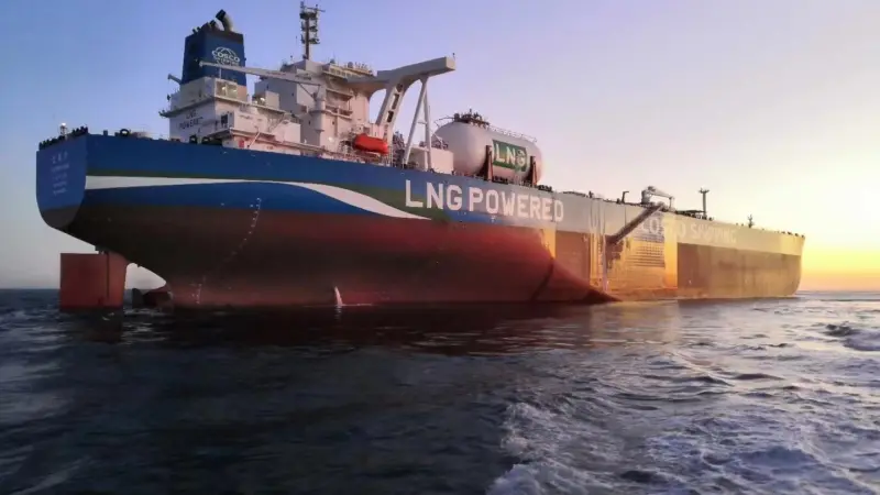 Yuan Rui Yang world's first dual fuel VLCC