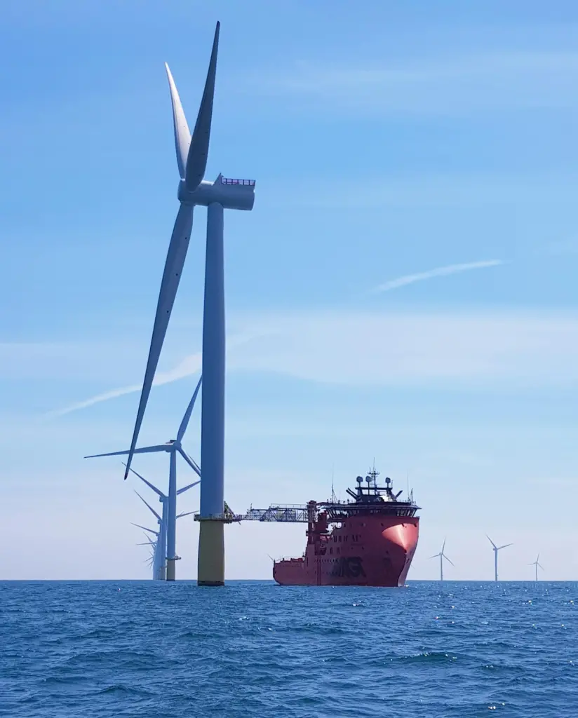 offshore wind turbine and SOV