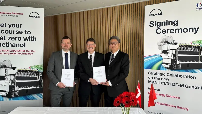 Signing ceremony L21-31 DF-M