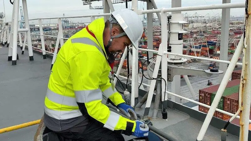 Groke engineer installing Groke Pro