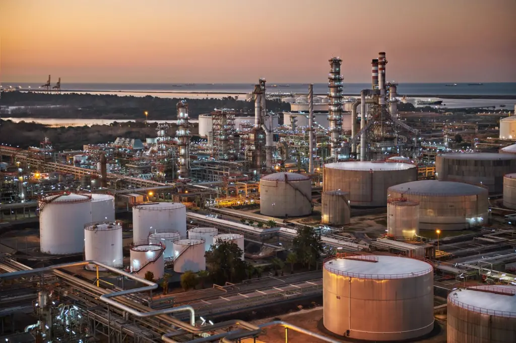 The image shows the Cepsa Rábida Energy Park with Huelva Port in the background