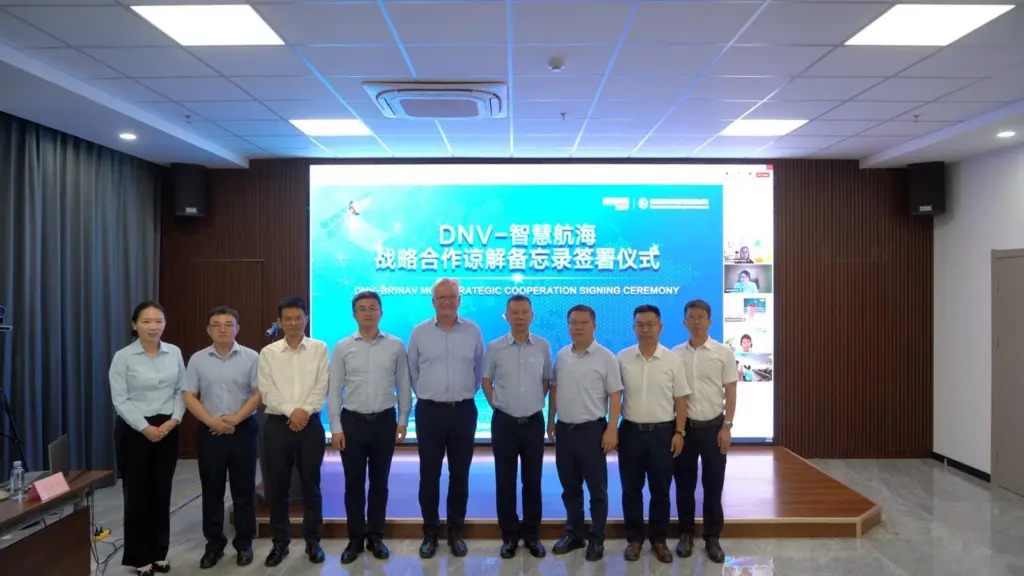 Representatives of DNV and Brinav
