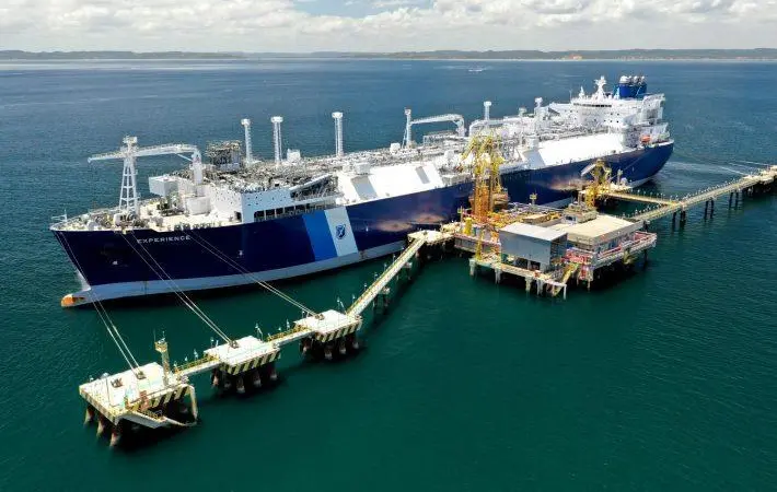 Floating storage regasification unit