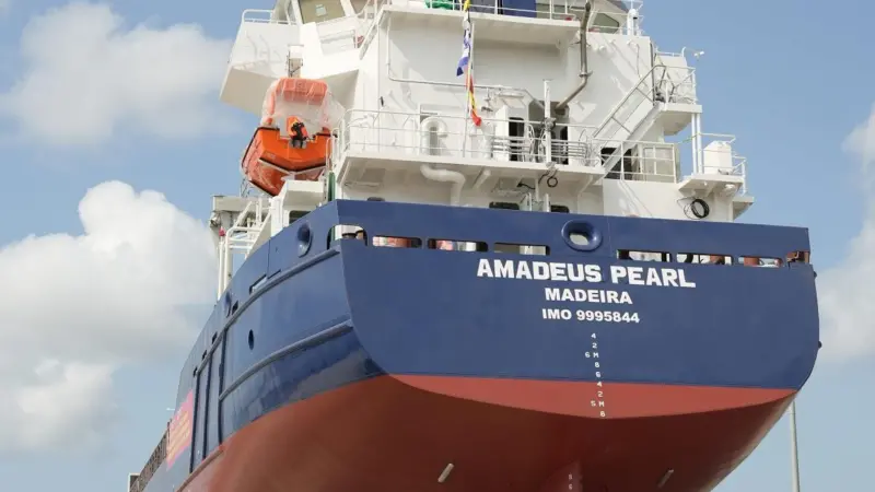 Combi Freighter 3850 Amadeus Pearl