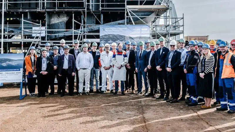 Damen keel laying