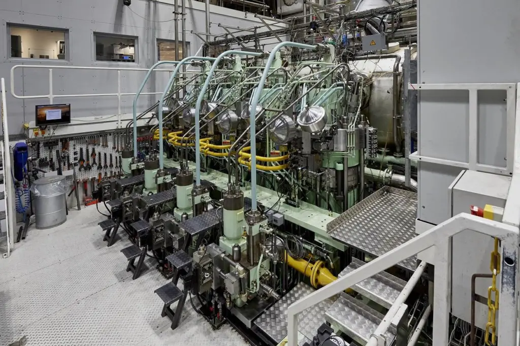 red_Two-Stroke Ammonia test engine