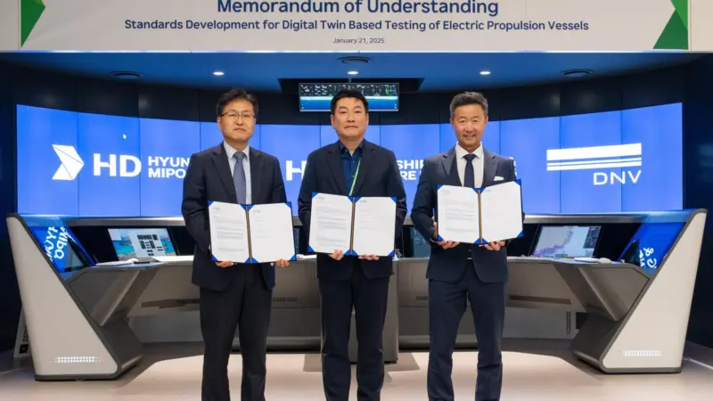 Three representatives from DNV, HMD and HD KSOE celebrate a signing of an MoU to develop a digital twin to aid with testing electric propulsion