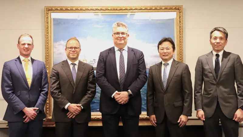 CIP Partner, Gordon White, CIP Partner/APAC Regional Head for the Flagship Funds Thomas Wibe Poulsen, CIP Managing Partner Jakob Poulsen, MOL Managing Executive Officer Masayuki Sugiyama, MOL Wind Power Unit General Manager Takeyasu Moriguchi