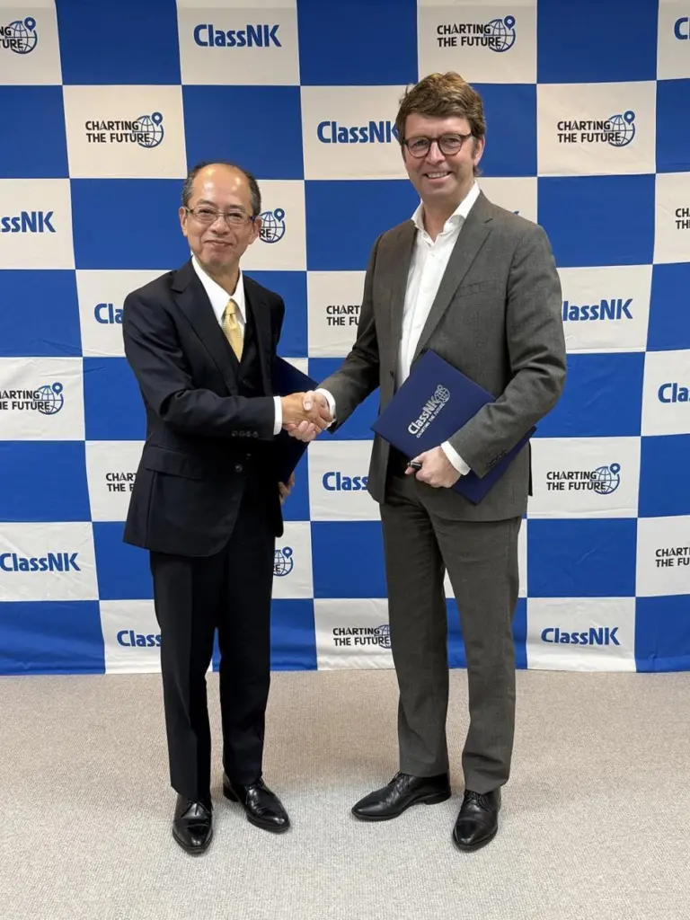 ClassNK’s EVP, Dr Yoshiya Yamaguchi (left) and OceanScore’s MD, Albrecht Grell OceanScore