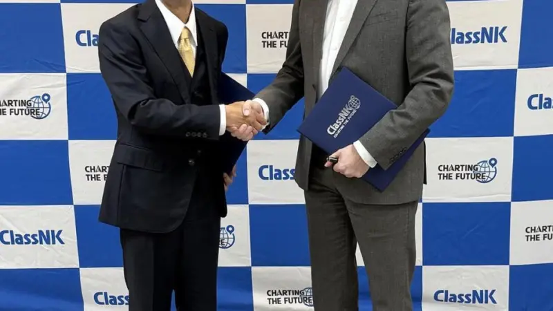 ClassNK’s EVP, Dr Yoshiya Yamaguchi (left) and OceanScore’s MD, Albrecht Grell OceanScore