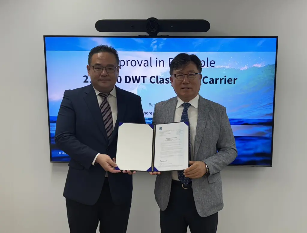Young-Doo Kim, Global Hull Structure Discipline manager, LR and Bong-geo Kim, Head of Global Shipyard Technical Sales, KSOE