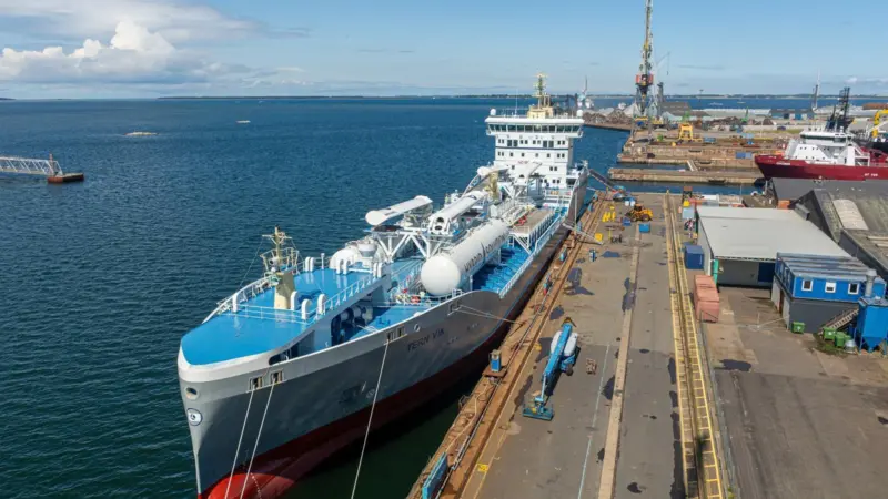 Terntank tanker alongside dock