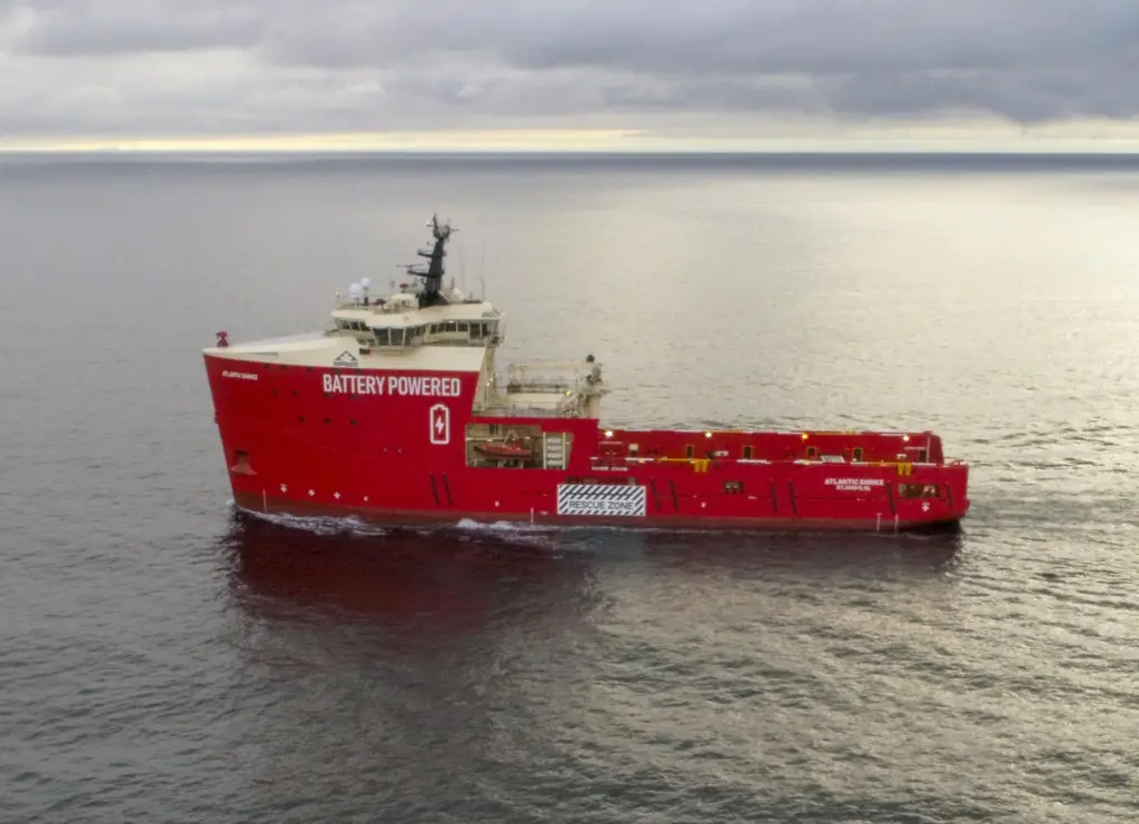 'Atlantic Shrike' platform supply vessel at sea