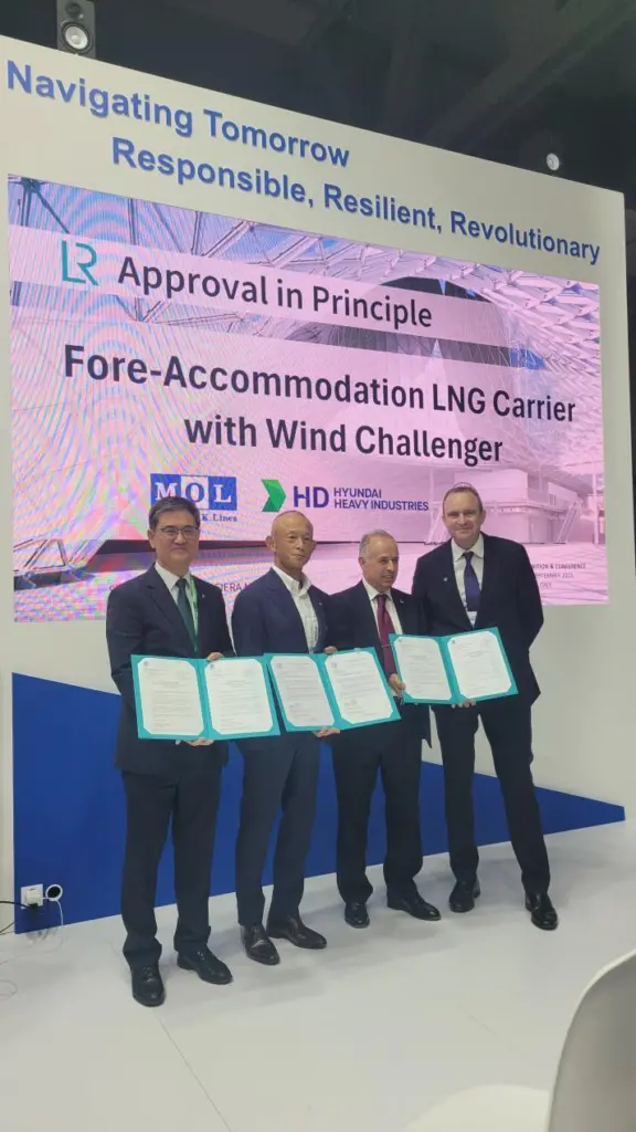 (l-r) Hongryeul Ryu, EVP & CTO, HD Hyundai Heavy Industries; Hisashi Umemura, senior managing executive officer, MOL; Jason Clifton-Samuel, deputy commissioner of Maritime Affairs, Republic of the Marshall Islands; Andy Mckeran, chief growth officer, LR