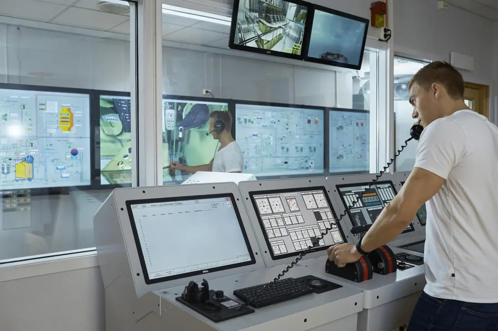 The image shows the Kongsberg K-Sim Engine Room Simulator