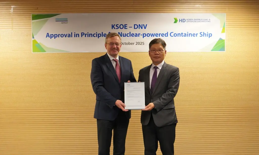 Geir Dugstad, technical director at DNV and Sungkon Han, SVP at HD KSOE