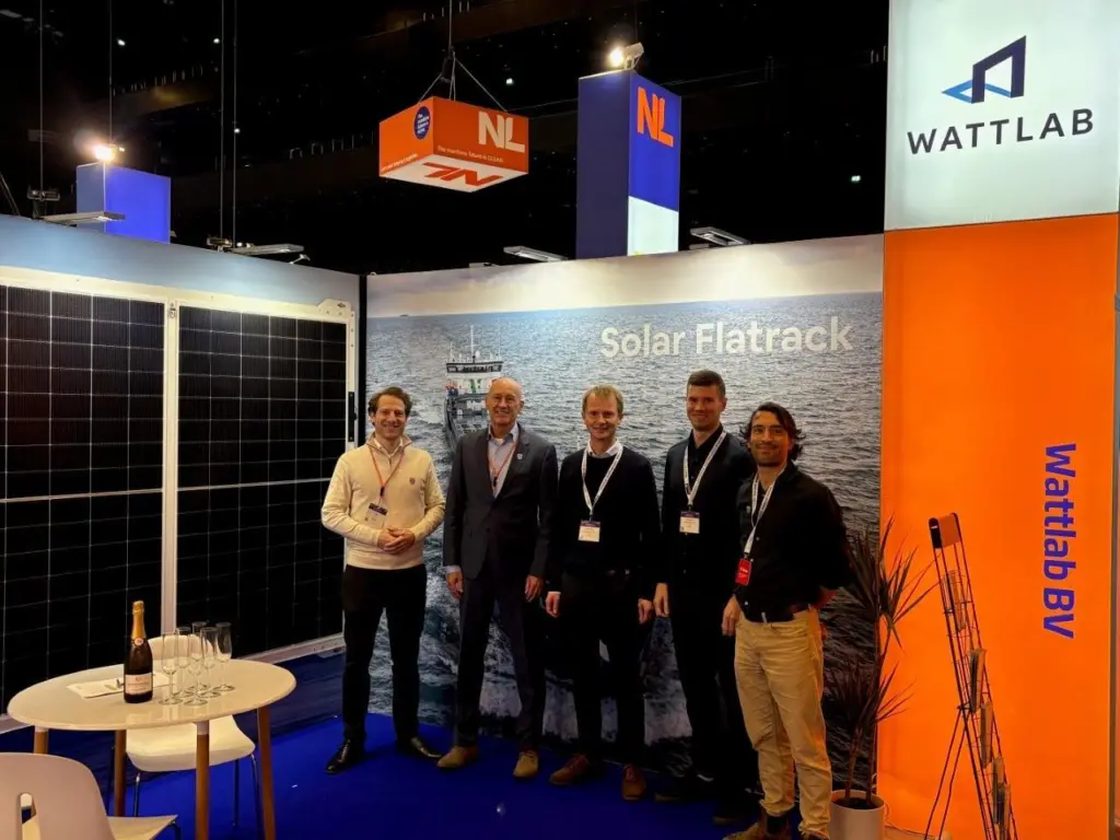 Members of Berge Rederi and Wattlab signing the deal at Europort Rotterdam