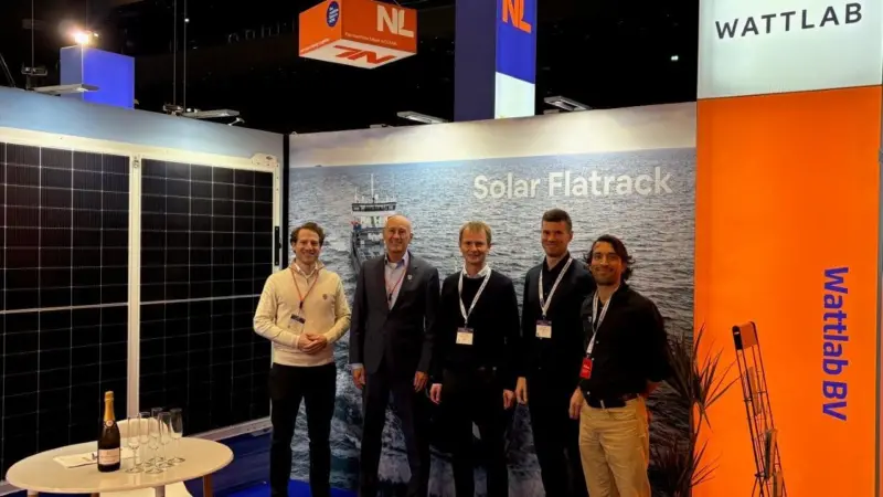 Members of Berge Rederi and Wattlab signing the deal at Europort Rotterdam