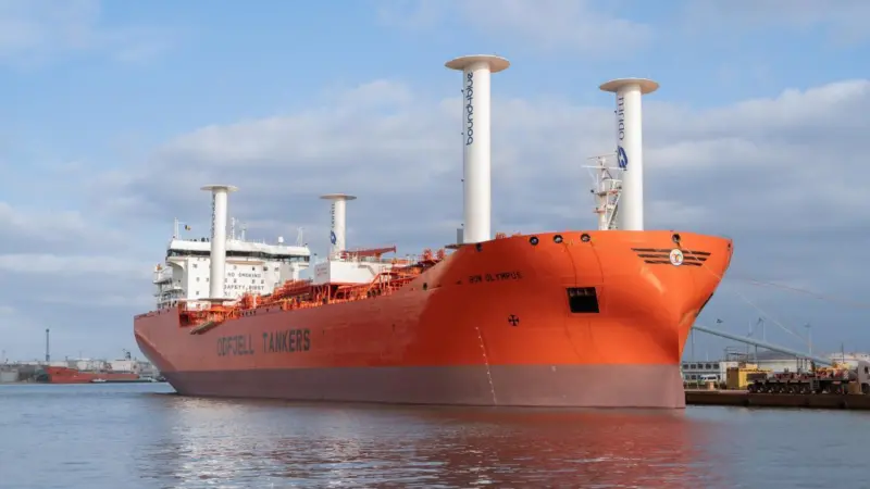 Image of a tanker with four bound4blue eSAILs