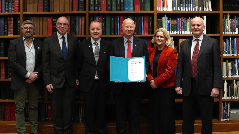(l-r) Nick Tomkinson, GNSP; Simon Williams, Rolls Royce; Blair Jamieson, Babcock; Mark Tipping, Lloyd’s Register; Kirsti Massie, Stephenson Harwood; and Mike Salthouse, NorthStandard