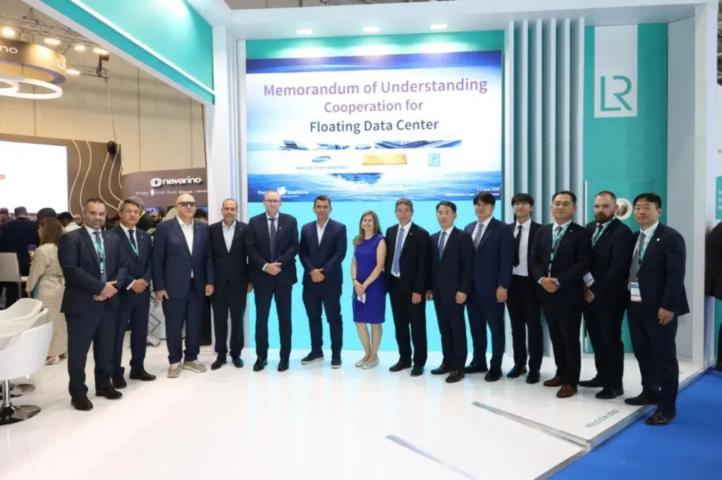 Representatives of SHI, LR and Capital Clean Energy Carriers at the unveiling of their floating data centre MoU