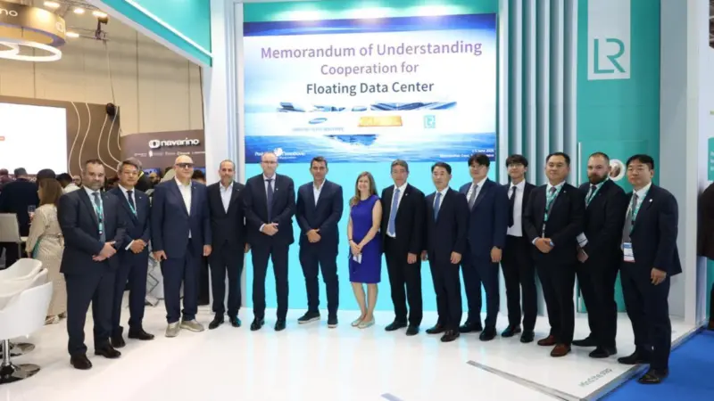 Representatives of SHI, LR and Capital Clean Energy Carriers at the unveiling of their floating data centre MoU