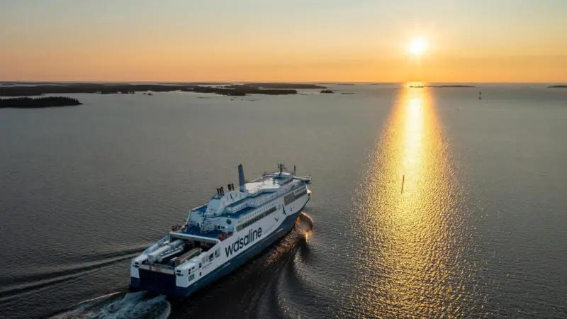 Aurora Botnia at sunset