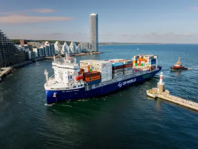 'DP World London' approaching Aarhus Port
