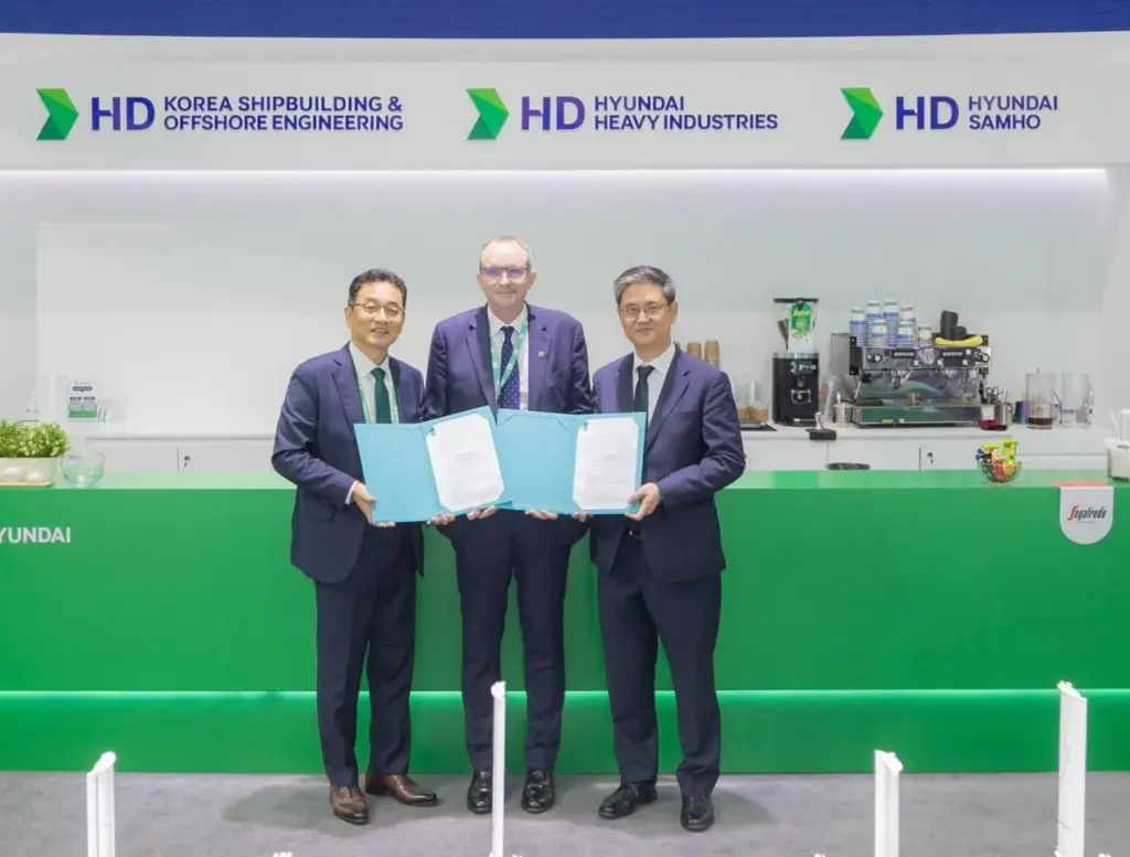 Kwang-Pil Chang, senior executive vice president - Advanced Research Center, HD KSOE; Andy McKeran, chief growth officer, Lloyd’s Register and Hongryeul Ryu, executive vice president & CTO, HD Hyundai Heavy Industries