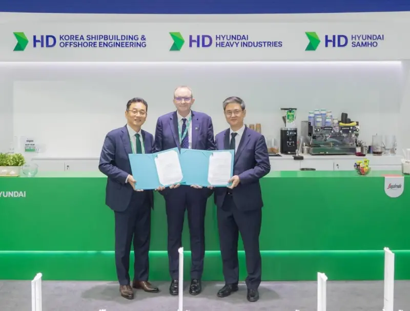 Kwang-Pil Chang, senior executive vice president - Advanced Research Center, HD KSOE; Andy McKeran, chief growth officer, Lloyd’s Register and Hongryeul Ryu, executive vice president & CTO, HD Hyundai Heavy Industries