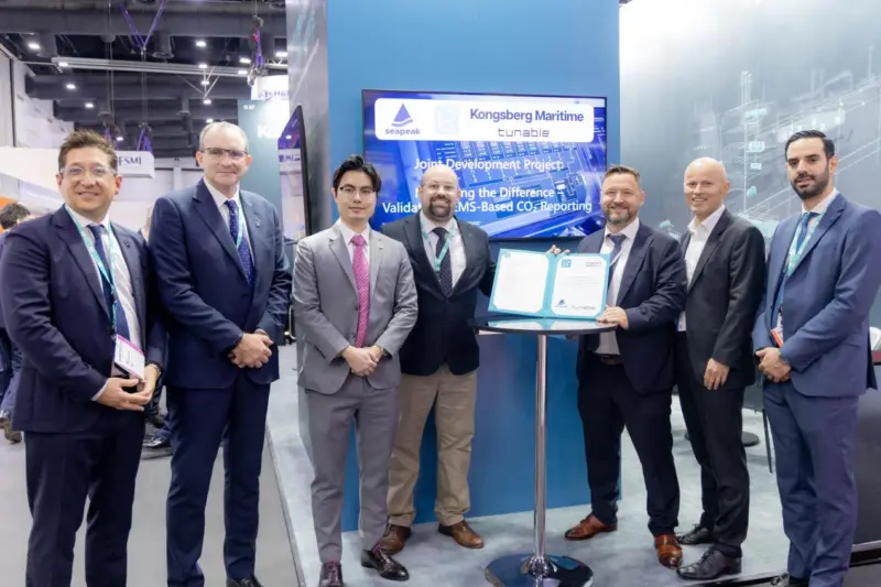 (l-r) Panos Mitrou, SVP – Shipping Strategy, LR; Andy McKeran, Chief Growth Officer, LR; Marcus Goh, Business Development Manager – Seapeak; Christofer Willsher, UKI Commercial Manager, LR; Eirik Agren, Sales Director – Green Initiatives, Kongsberg Maritime; Roar Hernes, Business Development Manager, Tunable; Constantinos Chaelis, Global Gas Segment Director, LR