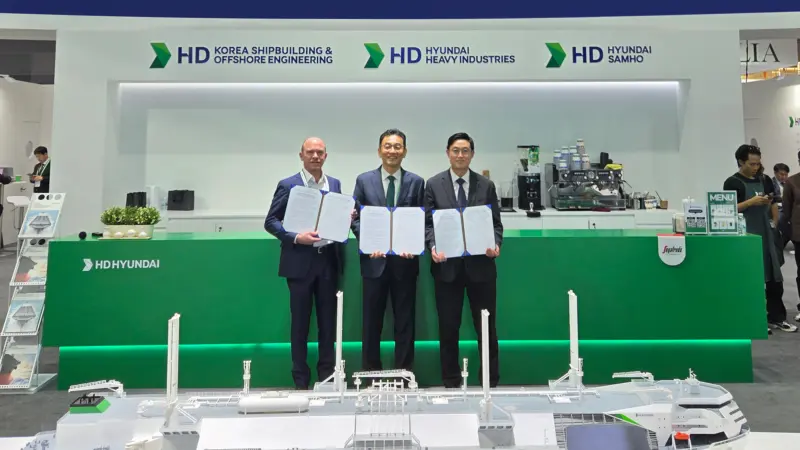 (l-r) Matthew Mueller, ABS VP, North Pacific Business Development; Chang Kwangpil, HD KSOE senior EVP and CTO and Mingi Kim, Siemens Digital Industries Software Sr. Enterprise sales manager